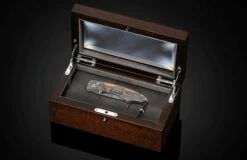 Serengeti Hand-engraved Folding Knife With Damascus And Black Diamonds -KNIFECOMMAND Sales b12 serengeti box