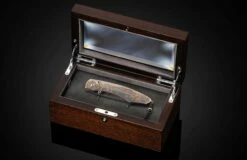 Space Invaders Hand-engraved Pocketknife With 24K Gold Inlays And Damascus Blade -KNIFECOMMAND Sales b12 space invaders 5